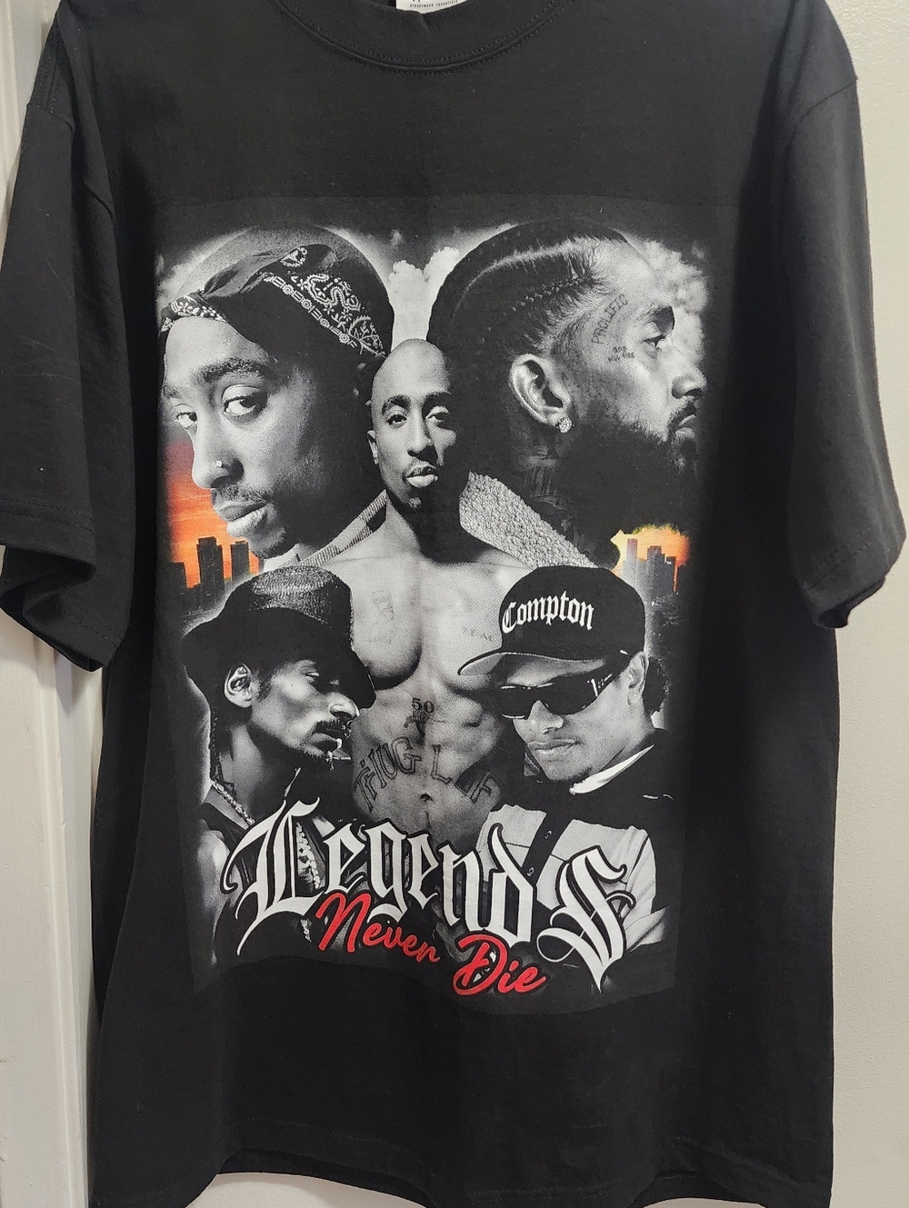 Black Graphic Short-Sleeve Men’s Tee - Legends Never Die